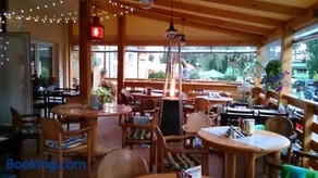 Dom Goscinny Patio - Image 1