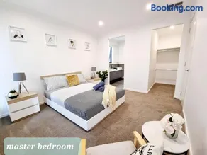 St Germain Estate 4 bedrooms Clyde North home - Image 1