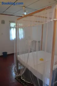 Sea Breeze Inn Talalla - Image 2