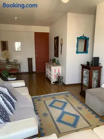 01 Quarto aconchegante só para 02 pessoas em área nobre - Image 1