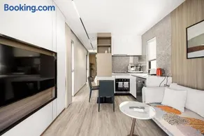 Inviting Modern Tiny Home 8 Min Walk to Station - Image 1