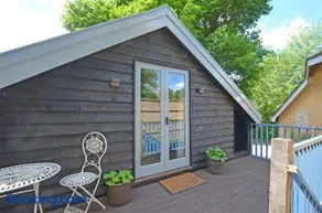 1 Bed in Woodbridge oc-tcl - Image 2