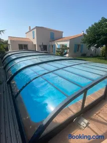 Villa avec jardin et piscine 3 minutes de la Rochelle - Image 1