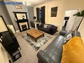 Oswaldtwistle Spacious 3 Bedroom Two Bath - Image 5
