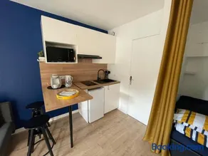 Appartement avec balcon et vue sur port - wifi privé - au dessus du Restaurant le Yackams - Image 2