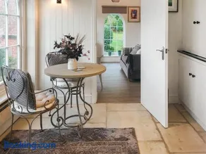 The Little Cottage - Image 3