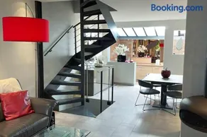 Charming townhouse with garden in the City of Love - Image 4