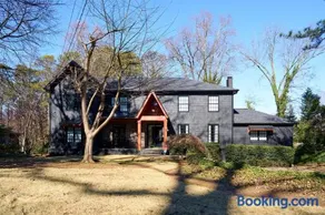 The Black House At Victoria Mill Buckhead - Image 5