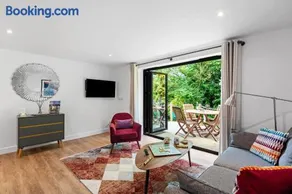Attractive 2 storey, 2 bedroom barn in Long Melford - Image 2