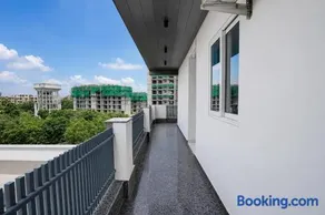 Hotel Aroha A Corporate Suites Near Botanical Garden Metro Station - Image 4