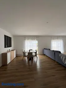 Maison familiale 3 chambres avec jardin, cuisine et jardin - Image 2