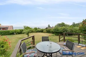 Cozy House With Sea View And Beautiful Location - Image 5