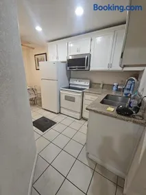 Cozy 2 Bed 2 Bath close to Downtown San Diego! - Image 3