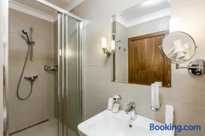 Crystal Hotel - Image 5