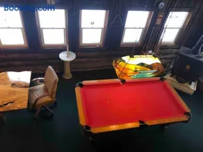 Unique and charming, exquisitely themed Log Cabin - Image 2