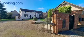 Massive 4 bed with countryside views in Peterborough - Image 1