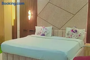 Hotel cressida green palace - near redisson squar - Image 2