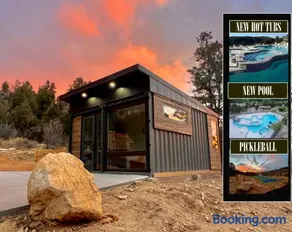 Modern Cabin Near Zion & Bryce w Pool & Hot Tub - Image 1