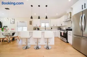 New Built 3BR 2BA Boston, FREE Parking, Laundry & AC - Near Franklin Park 60-2 - Image 2