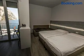 Campione Univela Rooms & Beds - Private Beach - Image 5