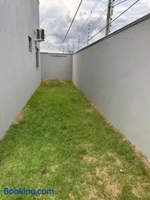 Casa vaga 2 carros ou caminhonete, 2 quartos, espaçosa, completa para 8 pessoas - Image 3