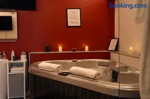 Ignite Love Room - Image 2
