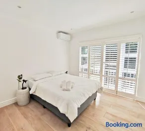 Umhlanga Stunning Villa Sleeps 8 Pool Sauna Beach Access - Image 1