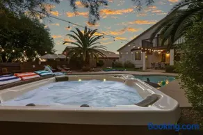 Sparkling SaltwtrPoolSpaFirepitNetflixNFL - Image 2