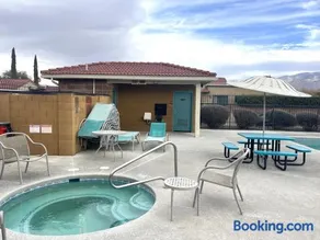 Oro Valley Retreat 3BR 3BA Pool Hot Tub Golf - Image 2