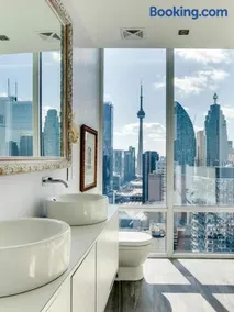 Luxurious Panoramic Skyline Penthouse 2Bedrooms Suites CN Toronto Downtown - Image 2
