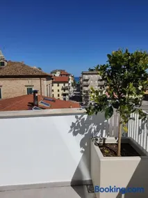 Appartamento di pregio con terrazza vista mare - Image 2