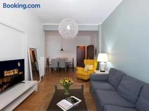 Spacious city center apartment - Image 2