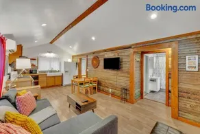 Artsy East Austin Hideaway - Image 1