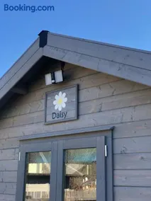 Daisy Cabin - Image 3
