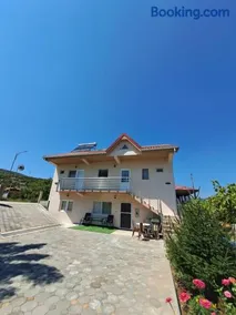 Lazarov Apartments - Image 1