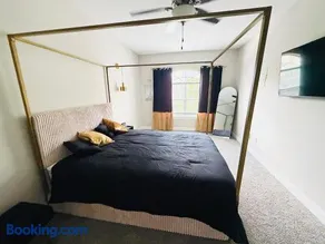 Midtown Gold Luxe - Near Benz Stadium - Image 2