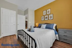 6BR Cozy Home , near Mercedes Benz - Image 4