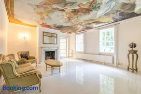 Luxury Grand Windsor Mansion Private 5 Acres & Helipad - Image 3