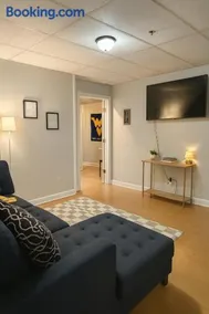 Perfect for Groups! 3BR-3BA Near WVU & Downtown - Image 3