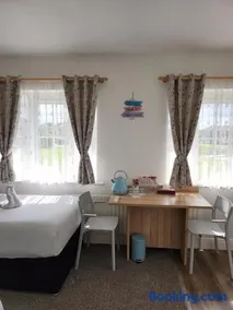 Cozy Room,Private Bathroom,Private Kitchynete - Image 2