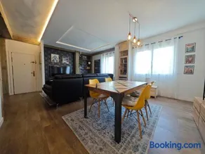 Modern & Quiet Apartment Near Downtown Madrid by MyRentalHost - Image 5