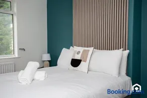 Modern 3-Bedroom Retreat - Image 4