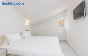 Penthouse Funtana with pool - Image 2