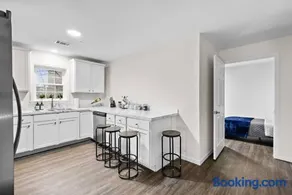 Home Sweet Home - near NWK & NYC w/free parking - Image 4