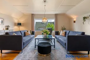 Family Apartment Near City Center - Image 1