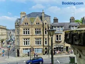 Spring View Apartment - Image 2