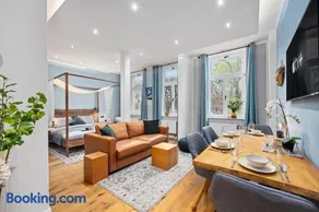 EDLER WOHNRAUM Stadtstudio mit Himmelbett, Weinkühler, Balkon, Miele-Kaffeevollautomat, Klima & WLAN 200 Mbps - Image 1