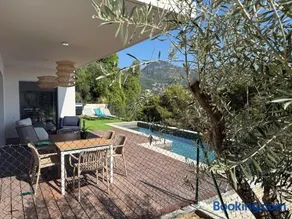 Prestige Villa - Swimming pool - View - Elevator - Image 1