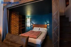 Luxury Industrial Suite with Private Hammam at Paris Montparnasse - Image 4
