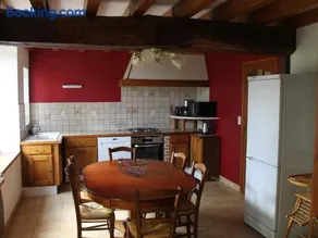 Gîte spacieux en pleine nature avec grand jardin, activités extérieures, proche sites historiques et commerces - Image 3